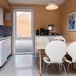 Διαμέρισμα 4 Person In R M *