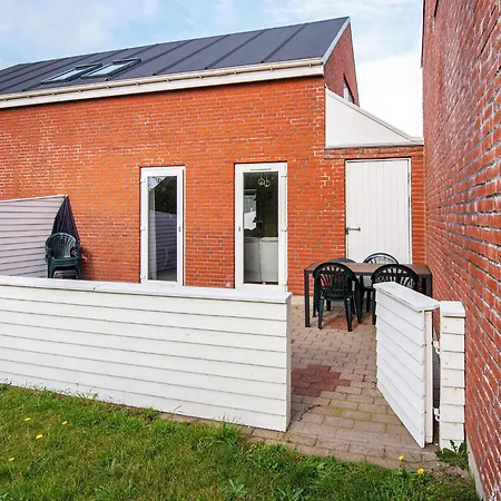 4 Person In R M Apartment