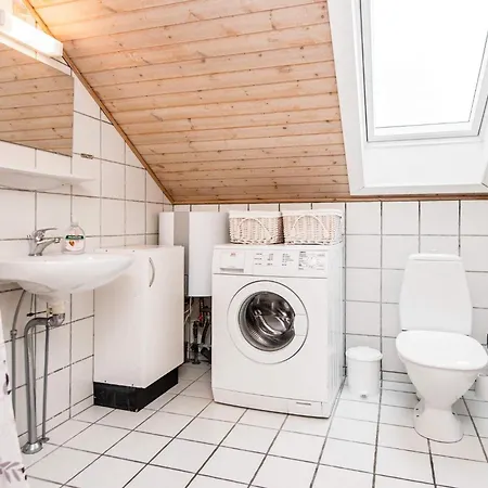 4 Person In R M Appartement