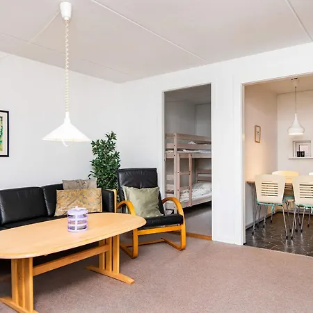 Apartment 4 Person In R M