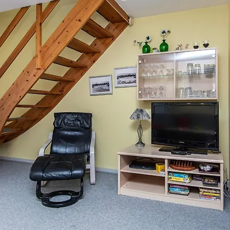 4 Person In R M Appartement