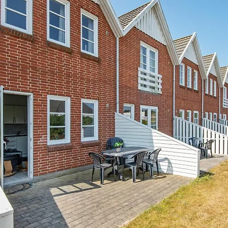 Apartment 4 Person In R M