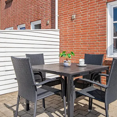 4 Person In R M Apartment *