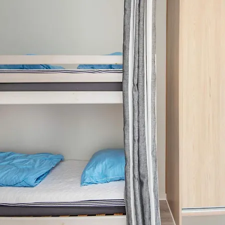 Apartment 4 Person In R M *