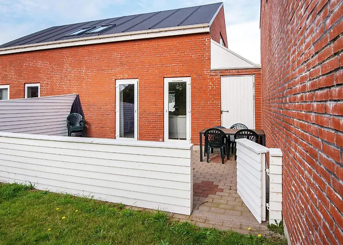 4 Person In R M Appartement