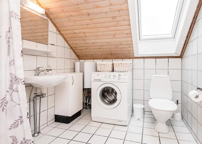 4 Person In R M Appartement