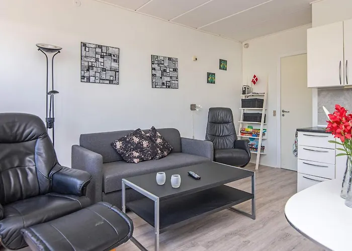 4 Person In R M Appartement