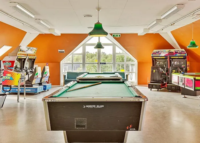 4 Person In R M Sønderby