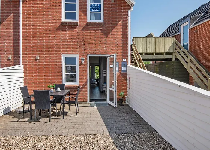 4 Person In R M Appartement